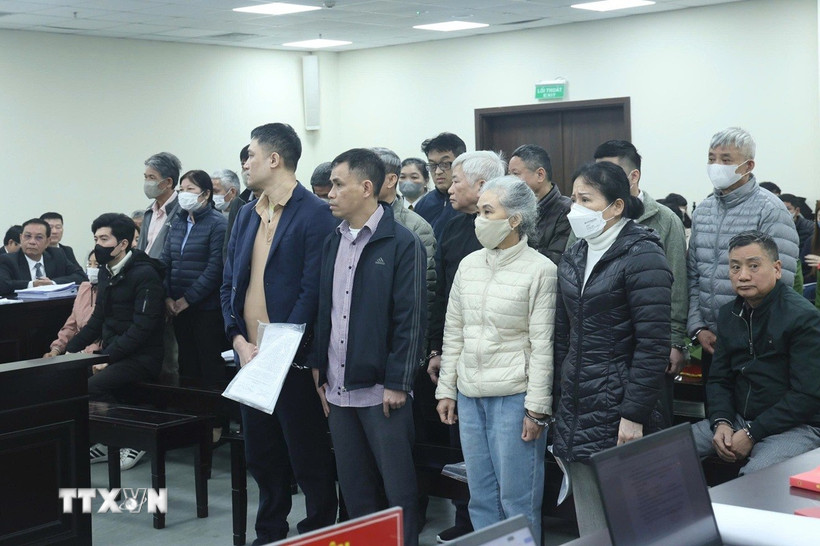Các bị cáo tại phiên tòa hôm 27/1. (Ảnh: Kim Anh/TTXVN)
