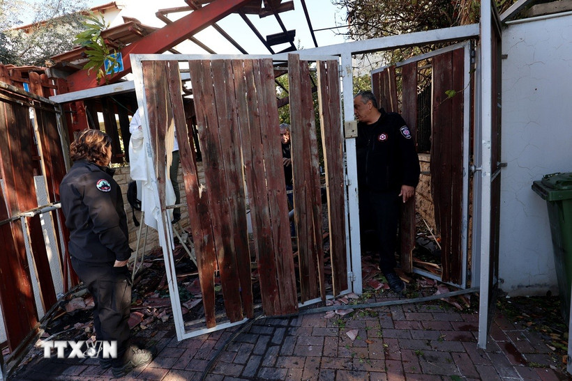 Ngôi nhà bị phá hủy sau vụ tấn công tên lửa tại Rishon Letsiyon, Israel, ngày 9/3/2026. (Nguồn: THX/TTXVN)