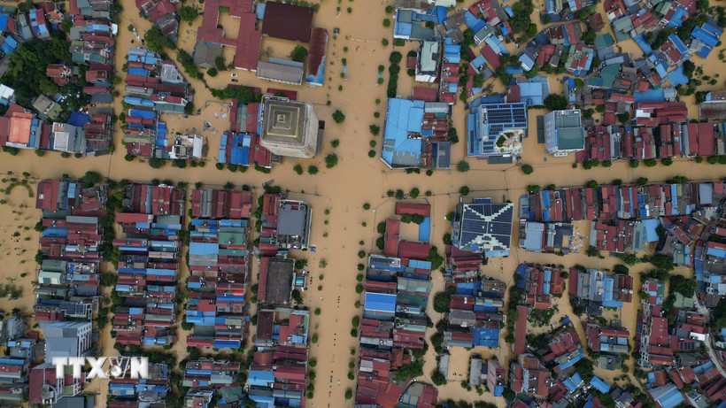 Khu vực trung tâm của tỉnh Thái Nguyên (thành phố Thái Nguyên cũ) ngày 10/10 chìm trong nước lũ, không điện, không nước sạch. (Nguồn: TTXVN)
