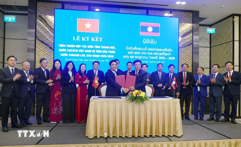 Quang cảnh lễ ký kết. (Ảnh: Xuân Tú/TTXVN)