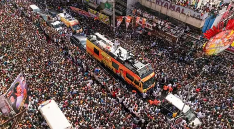 Các quan chức ước tính có tới 50.000 người tập trung tại địa điểm rộng khoảng 11.100m2. (Nguồn: PTI)