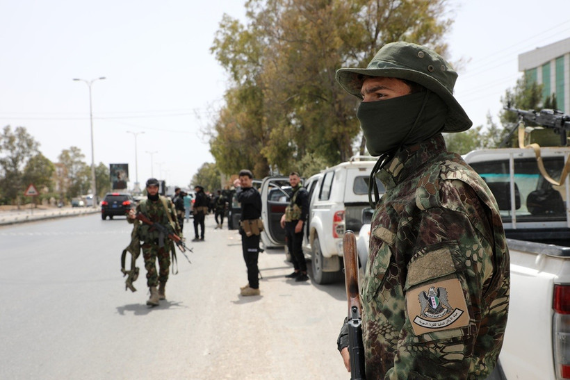 Lực lượng an ninh Syria gác tại thị trấn Ashrafiyat Sahnaya, Tây Nam thủ đô Damascus. (Ảnh: THX/TTXVN)