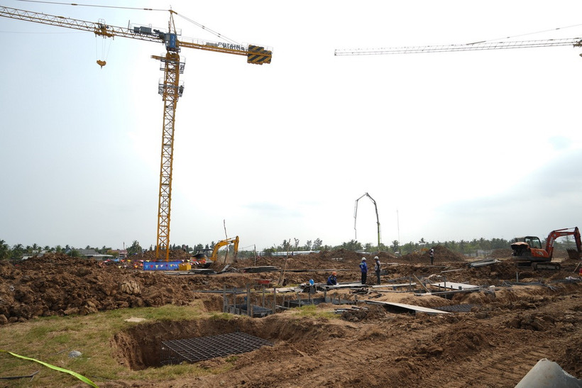 Thi công xây dựng Bệnh viện Đa khoa tỉnh Bến Tre với tổng mức đầu tư 1.658 tỷ đồng. (Ảnh: Công Trí/TTXVN)