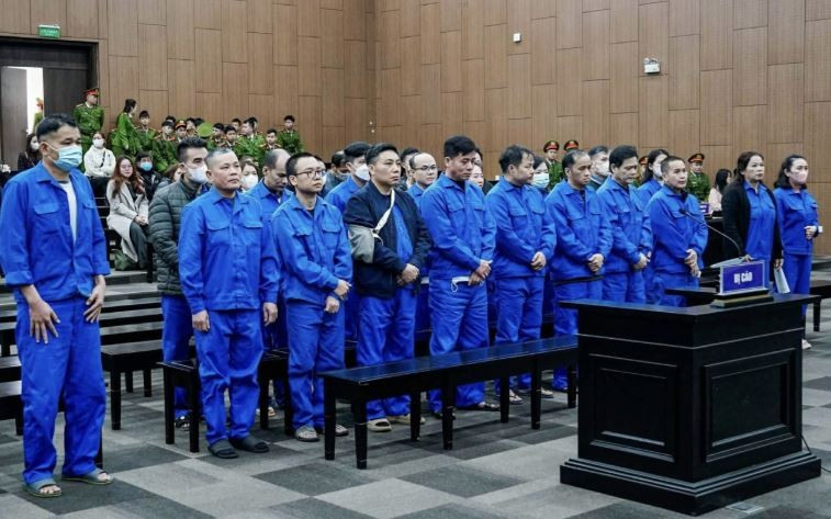 Các bị cáo tại phiên tòa sáng 15/12. (Nguồn: Báo Thanh tra)