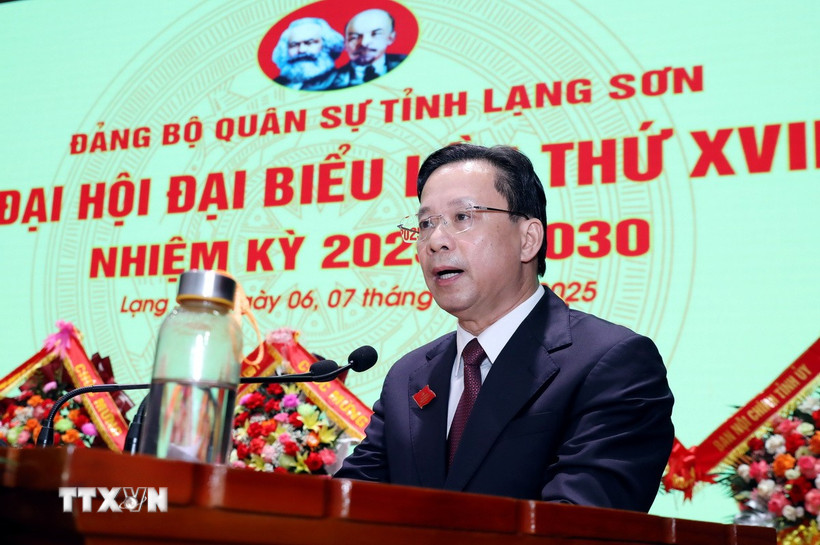 Bí thư Tỉnh ủy, Bí thư Đảng ủy Quân sự tỉnh Lạng Sơn Hoàng Văn Nghiệm phát biểu tại Đại hội. (Ảnh: Văn Đạt/TTXVN)