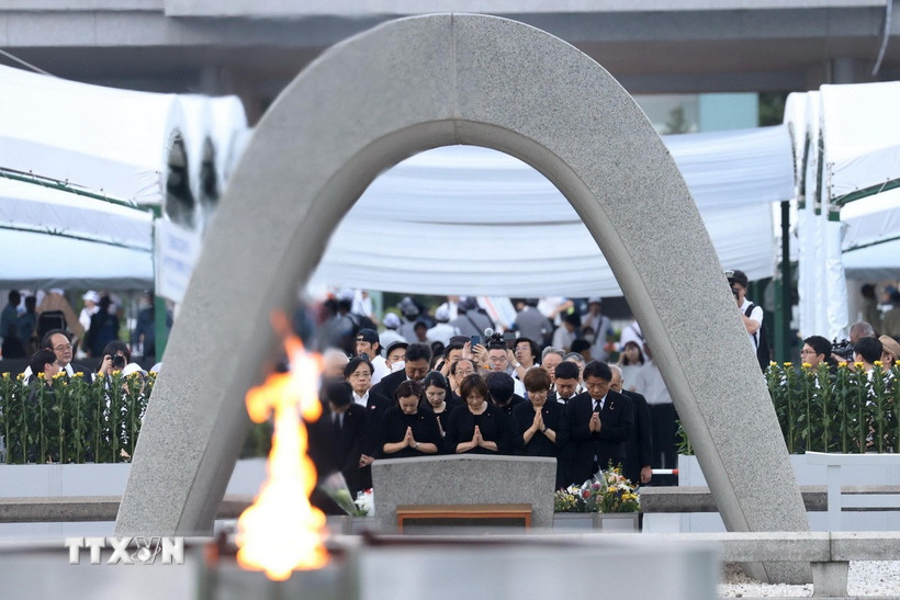 Lễ tưởng niệm 80 năm ngày Mỹ ném bom nguyên tử xuống thành phố Hiroshima, tại Công viên Tưởng niệm Hòa bình ở Hiroshima, Nhật Bản ngày 6/8/2025. (Ảnh: Kyodo/TTXVN)