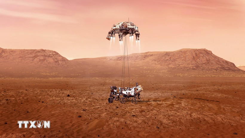 Tàu thám hiểm Perseverance của NASA hạ cánh xuống sao Hỏa. (Nguồn: THX/TTXVN)