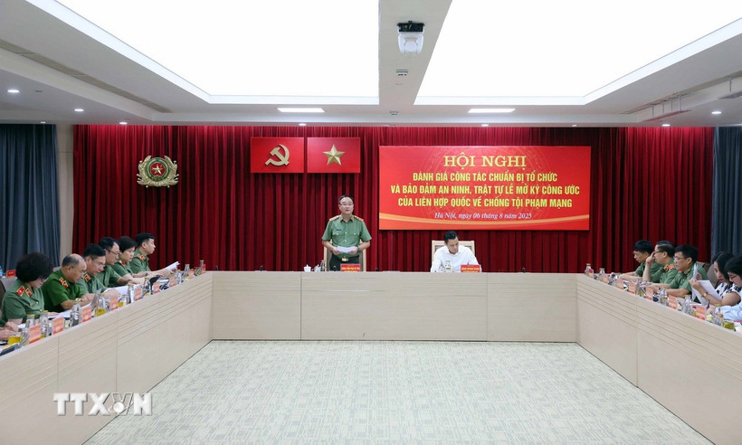 Hội nghị đánh giá công tác chuẩn bị tổ chức và bảo đảm an ninh, trật tự Lễ mở ký Công ước của Liên hợp quốc về chống tội phạm mạng. (Ảnh: Phạm Kiên/TTXVN)