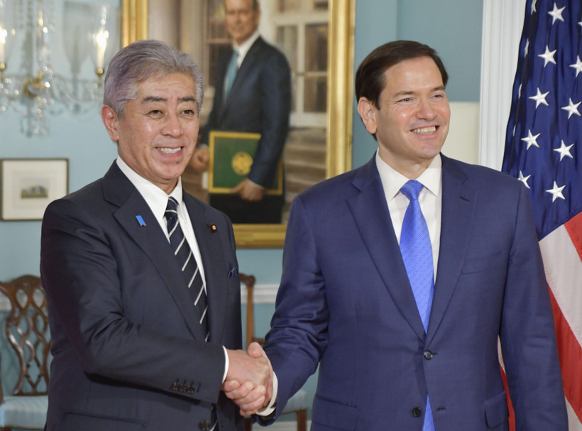 Ngoại trưởng Mỹ Marco Rubio (phải) và Ngoại trưởng Nhật Bản Takeshi Iwaya tại cuộc hội đàm ở Washington, DC, Mỹ, ngày 1/7/2025. (Ảnh: Kyodo/TTXVN)