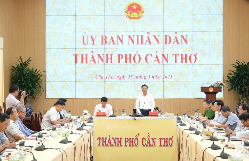 Quang cảnh cuộc họp của Ban Chỉ đạo 389 thành phố Cần Thơ ngày 28/5/2025 sau khi kiện toàn nhân sự. (Ảnh: Thanh Liêm/TTXVN)