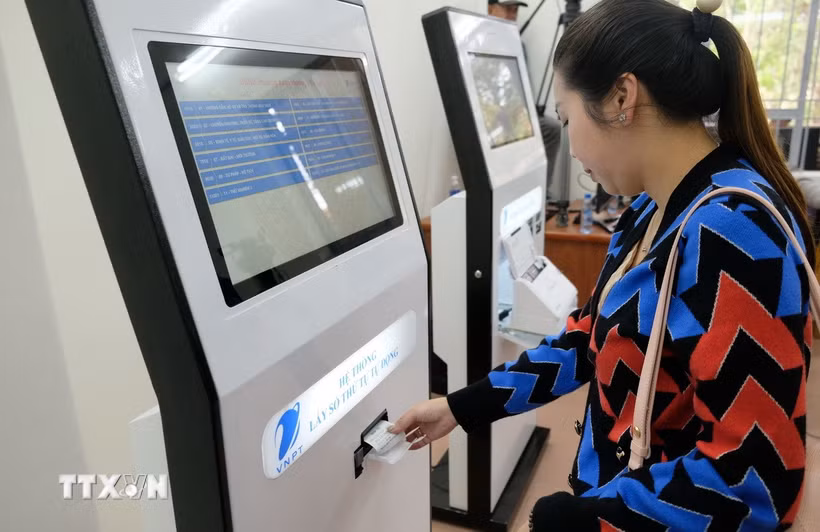 Mô hình “Công khai thủ tục hành chính số” được Ủy ban Nhân dân tỉnh Lâm Đồng triển khai trên 124 xã, phường, đặc khu của địa phương. (Ảnh: Nguyễn Dũng/TTXVN)