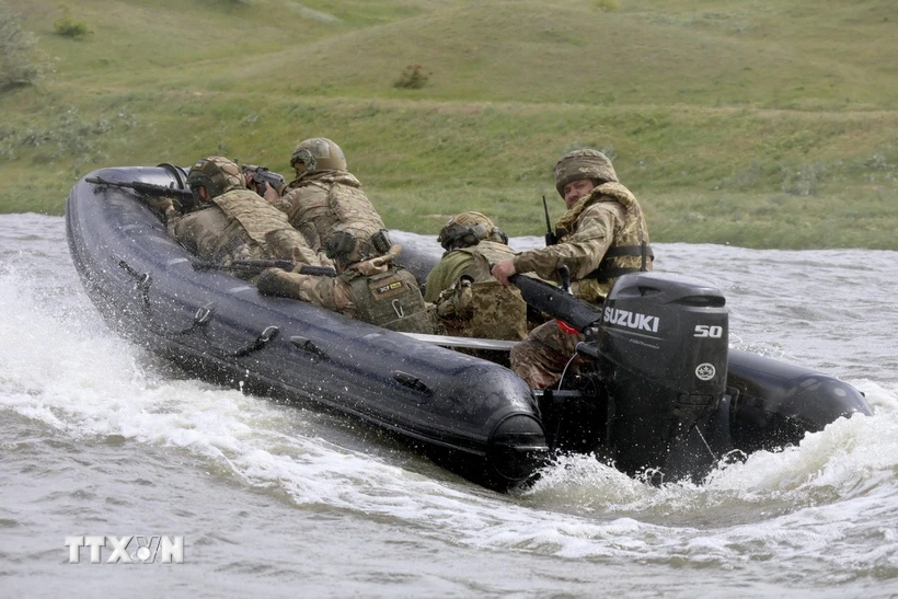 Binh sỹ Ukraine huấn luyện tại khu vực Mykolaiv ngày 14/5/2024. (Nguồn: Kyodo/TTXVN)