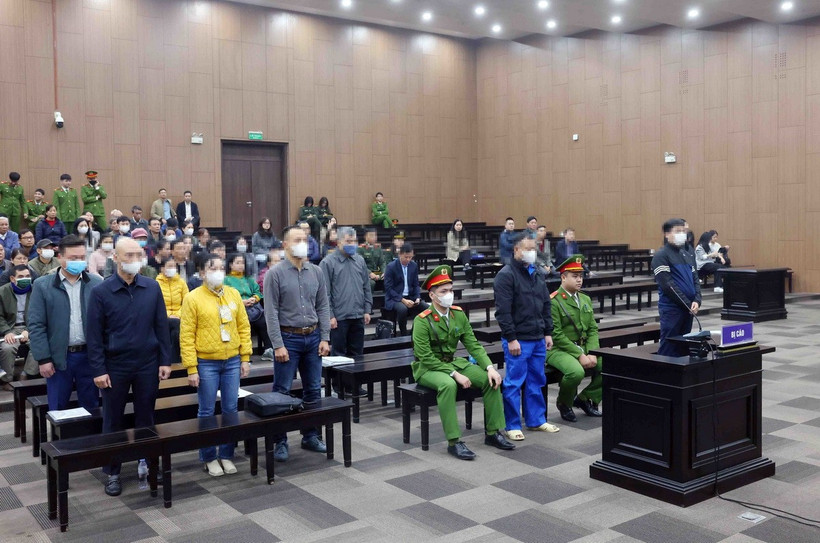 Sáng 10/3, Tòa án nhân dân thành phố Hà Nội mở phiên tòa xét xử sơ thẩm 8 bị cáo trong vụ cháy tòa nhà chung cư mini cao 9 tầng trên phố Khương Hạ (phường Khương Đình, quận Thanh Xuân, Hà Nội) khiến 56 người tử vong, 44 người bị thương vào đêm 12/9/2023. (Ảnh: Phạm Kiên/TTXVN)