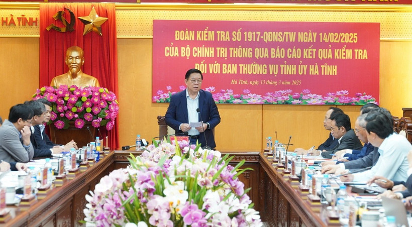 Ông Nguyễn Trọng Nghĩa, Ủy viên Bộ Chính trị, Bí thư Trung ương Đảng, Trưởng Ban Tuyên giáo và Dân vận Trung ương, phát biểu tại buổi làm việc. (Ảnh: Hữu Quyết/TTXVN)