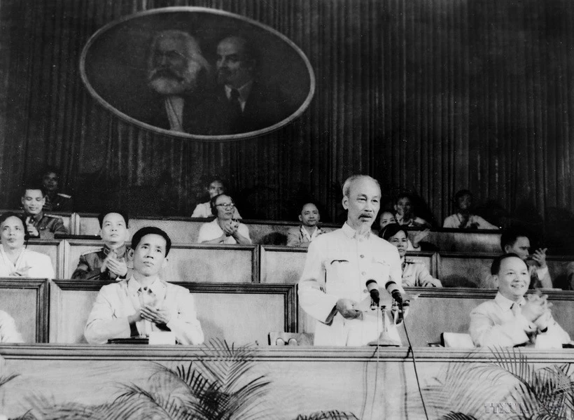 Chủ tịch Hồ Chí Minh đọc Báo cáo chính trị tại Đại hội Đại biểu toàn quốc lần thứ III của Đảng (9/1960). (Ảnh: TTXVN)