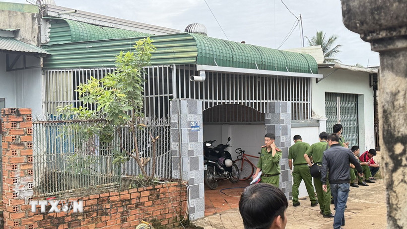 Căn nhà xảy ra vụ việc đang được công an điều tra. (Ảnh: Tường Quân/TTXVN)