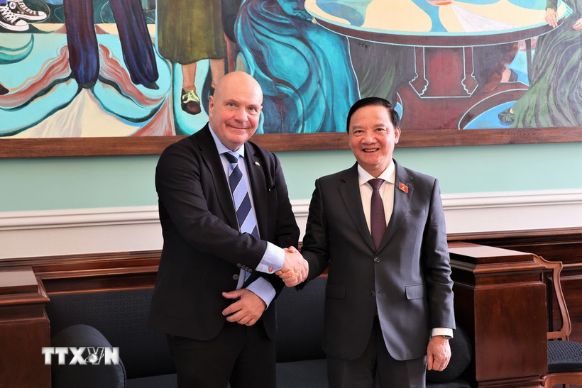 Phó Chủ tịch Quốc hội Nguyễn Khắc Định hội kiến với Chủ tịch Quốc hội Đan Mạch Soren Gade. (Ảnh: Trường Dụy/TTXVN)