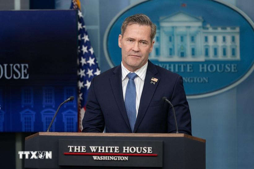 Cố vấn An ninh Quốc gia Mỹ Mike Waltz phát biểu tại cuộc họp báo ở Nhà Trắng, Washington, D.C., ngày 20/2/2025. (Nguồn: THX/TTXVN)