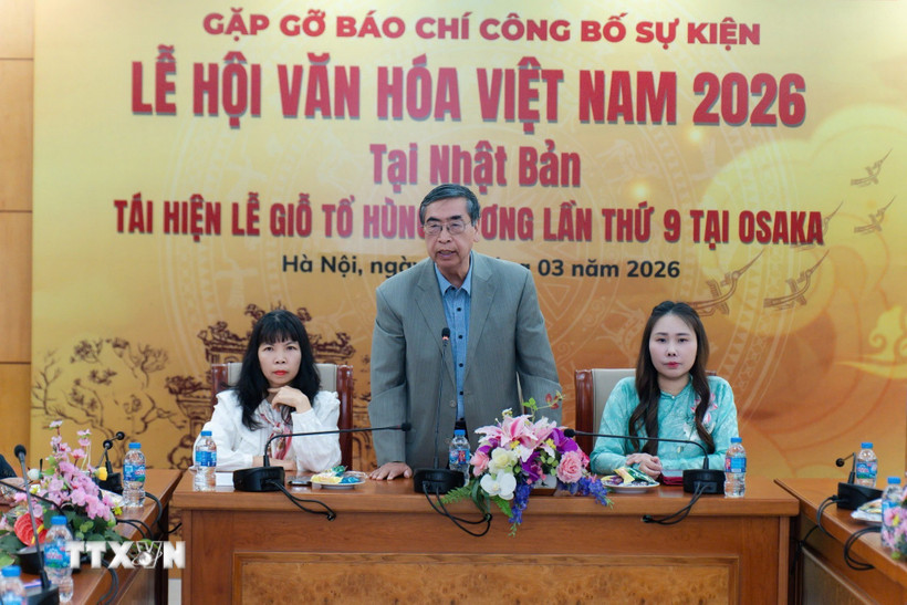 Đại sứ Nguyễn Phú Bình, nguyên Thứ trưởng Bộ Ngoại giao, Chủ tịch Hội Liên lạc với người Việt Nam ở nước ngoài phát biểu. (Nguồn: TTXVN phát)