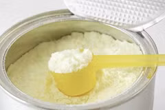 Sữa bột giả đã len lỏi vào phân phối một cách chính thống tại khá nhiều bệnh viện công lập. (Ảnh: PV/Vietnam+)