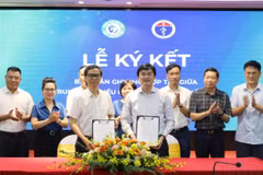 Sở Y tế Hà Nội và Trung tâm Điều phối ghép tạng Quốc gia đã ký kết Biên bản ghi nhớ hợp tác. (Ảnh: PV/Vietnam+)
