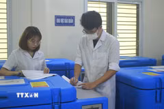 Khu vực bảo quản vaccine. (Ảnh: TTXVN)