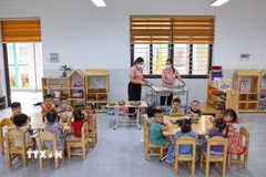 Công tác bán trú và bữa ăn đảm bảo dinh dưỡng, an toàn thực phẩm được đặc biệt chú trọng. (Ảnh: Thanh Tùng/TTXVN)
