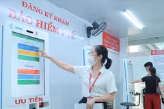 Khu vực đăng ký khám bệnh tại Bệnh viện đa khoa Xanh Pôn. (Ảnh: TTXVN) 