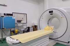 Hệ thống máy chụp cắt lớp vi tính CT Scanner tại một Trung tâm y tế. (Ảnh: Mạnh Minh/TTXVN)