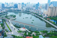 Tuyến đường sắt đô thị Cát Linh-Hà Đông được coi là xương sống giao thông công cộng, góp phần to lớn đưa Hà Nội bước vào kỷ nguyên đô thị văn minh, hiện đại. (Ảnh: TTXVN)