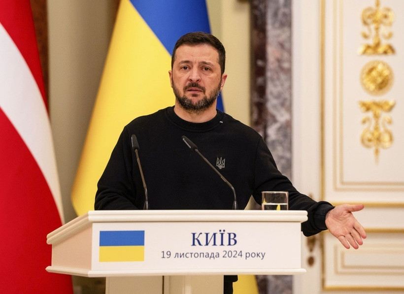 Tổng thống Ukraine Volodymyr Zelensky phát biểu tại một cuộc họp báo ở Kiev. (Ảnh: Kyodo/TTXVN)
