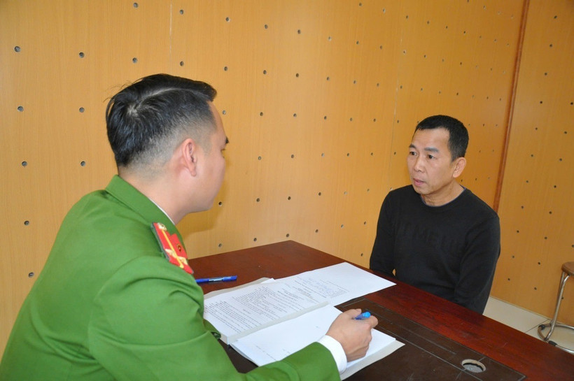 Đối tượng Lê Văn Dũng tại cơ quan Công an. (Ảnh: TTXVN phát)