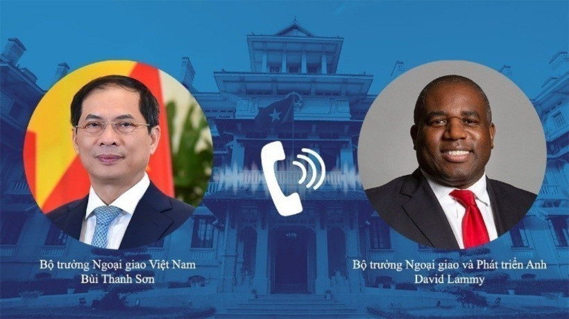 Phó Thủ tướng, Bộ trưởng Ngoại giao Bùi Thanh Sơn điện đàm với Bộ trưởng Ngoại giao và Phát triển Vương quốc Anh David Lammy. (Ảnh: TTXVN phát)