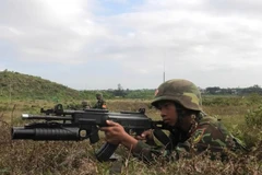 Cán bộ, chiến sĩ Sư đoàn 312 huấn luyện bắn súng bộ binh thế hệ mới, một trong những nội dung trọng tâm trong quá trình làm chủ trang bị, nâng cao sức mạnh chiến đấu. (Ảnh: Sư đoàn 312 cung cấp)