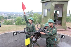 Cán bộ, chiến sĩ Sư đoàn 325 (Quân đoàn 12) duy trì nghiêm chế độ trực sẵn sàng chiến đấu trong dịp Tết Nguyên đán. (Ảnh: Hằng Trần/Vietnam+)