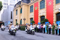 Các lực lượng tham gia lễ phát động đã diễu hành hưởng ứng Tháng hành động phòng, chống ma túy năm 2026. (Ảnh: PV/Vietnam+)