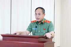 Trung tướng Nguyễn Thanh Tùng, Giám đốc Công an TP Hà Nội phát biểu tại buổi lễ. (Ảnh: Trung Kiên/TTXVN)