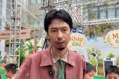 Rapper Đen (Nguyễn Đức Cường) trả lời phỏng vấn tại chương trình. (Ảnh: Hằng Trần/Vietnam+)