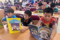 Nhà xuất bản Giáo dục Việt Nam trao hơn 1,2 triệu cuốn sách cho học sinh vùng lũ