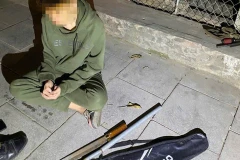 Mang dao và tuýp sắt đi hỗn chiến, thiếu niên 15 tuổi bị cảnh sát giao thông khống chế