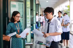 Đề thi tốt nghiệp THPT 2026: Tiếng Anh nhiều thí sinh than khó, Vật lý dễ đạt điểm khá