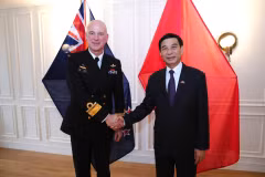 Đại tướng Phan Văn Giang và Chuẩn đô đốc Mathew Williams, Phó tư lệnh Lực lượng Quốc phòng New Zealand. (Ảnh: Thu Trang/Vietnam+)