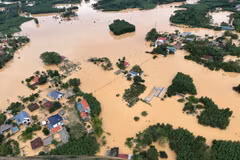 Trực thăng Trung đoàn 916 khẩn cấp cứu trợ, vận chuyển lương thực cho tỉnh Lạng Sơn
