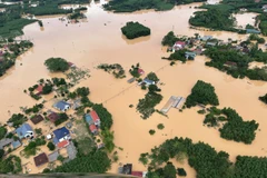 Trực thăng Trung đoàn 916 khẩn cấp cứu trợ, vận chuyển lương thực cho tỉnh Lạng Sơn