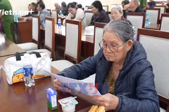 86 tuổi vẫn đi lấy mẫu ADN, gần 80 năm nuôi hy vọng tìm người cậu liệt sĩ