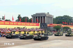 Khối xe Tăng thiết giáp diễu binh trên Quảng trường Ba Đình. (Ảnh: Phạm Kiên/TTXVN)