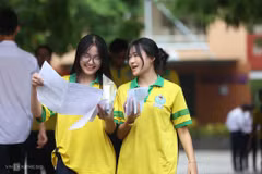 Kết thúc ngày thi đầu tiên: Đề Văn được khen hay, đề Toán tăng độ phân hóa 