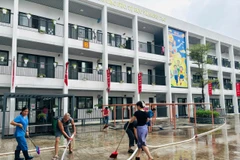 Trường học Hà Nội khẩn trương dọn dẹp sau mưa ngập, sẵn sàng đón học sinh trở lại