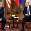Tổng thống Nga Vladimir Putin (phải) và người đồng cấp Mỹ Donald Trump trong cuộc gặp tại Helsinki, Phần Lan ngày 16/7/2018. (Nguồn: THX/TTXVN)