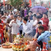 Từ ngày 24/3-26/3/2026, tại phường Thành Sen, tỉnh Hà Tĩnh diễn ra lễ hội Văn Miếu năm 2026. Lễ hội được tổ chức thường niên nhằm tôn vinh đạo học, tri ân các bậc hiền tài, đồng thời góp phần bảo tồn, phát huy giá trị văn hóa truyền thống của địa phương, thu hút đông đảo nhân dân và du khách tham gia. Ảnh: Hữu Quyết - TTXVN